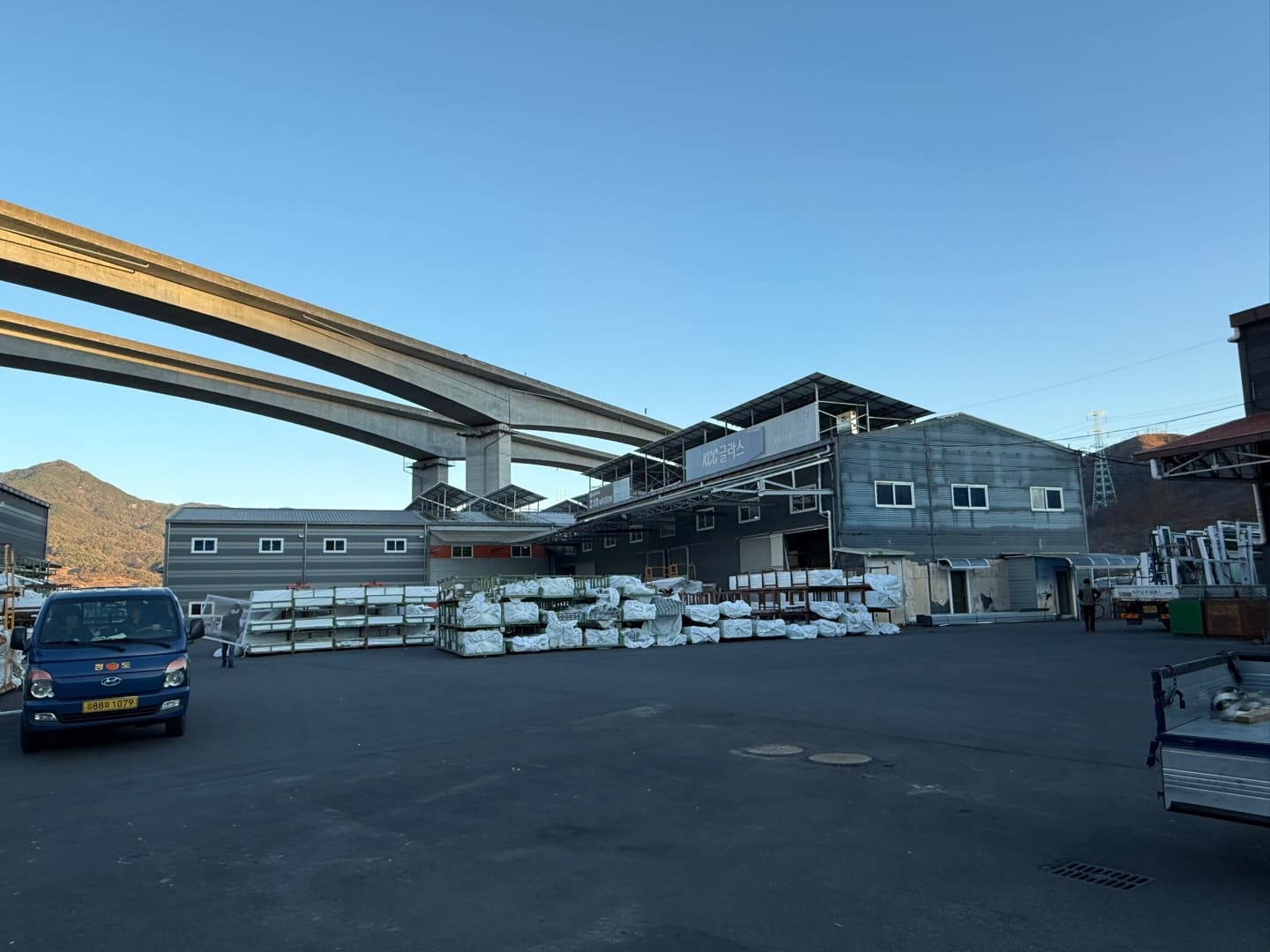 공장 외부 전경